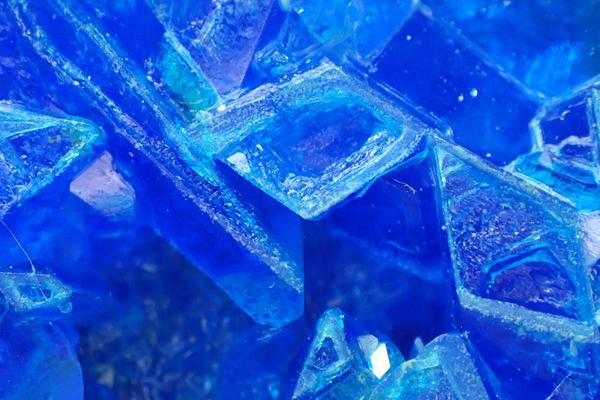 Купорос в садоводстве: какой бывает, зачем нужен и как применять
